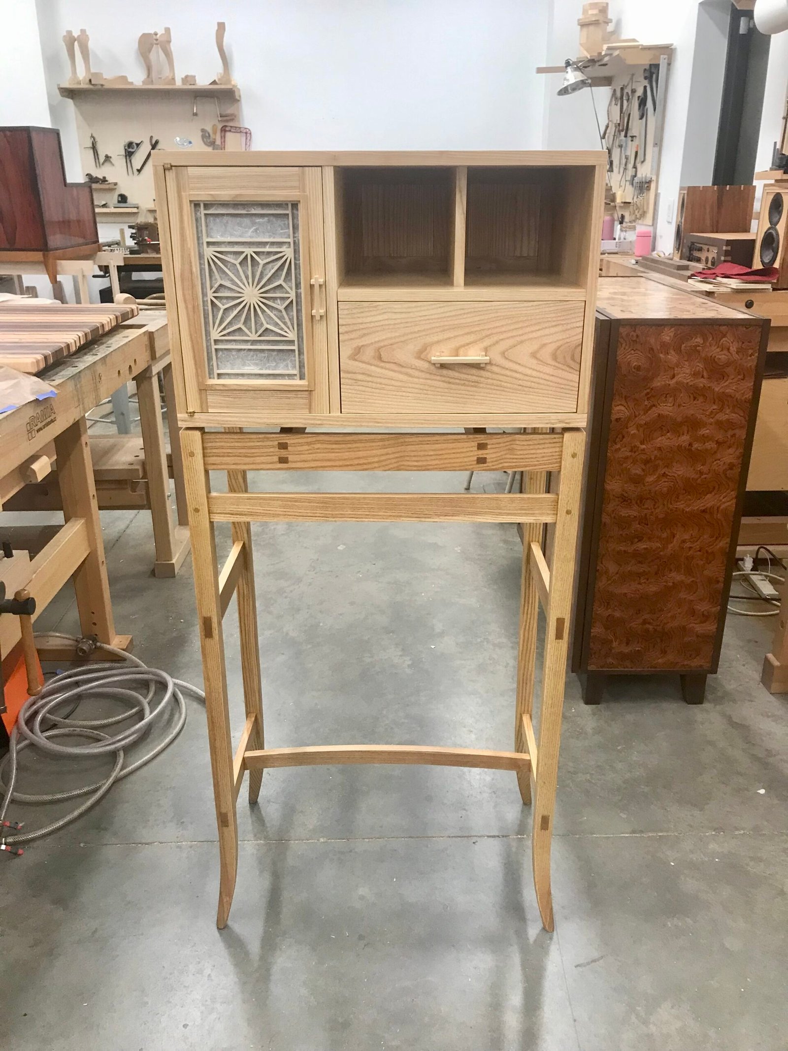 cabinet1